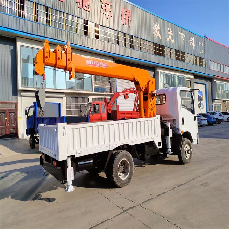 元宝山区三轮随车吊定制 农用改装机自备吊中瑞长期出售